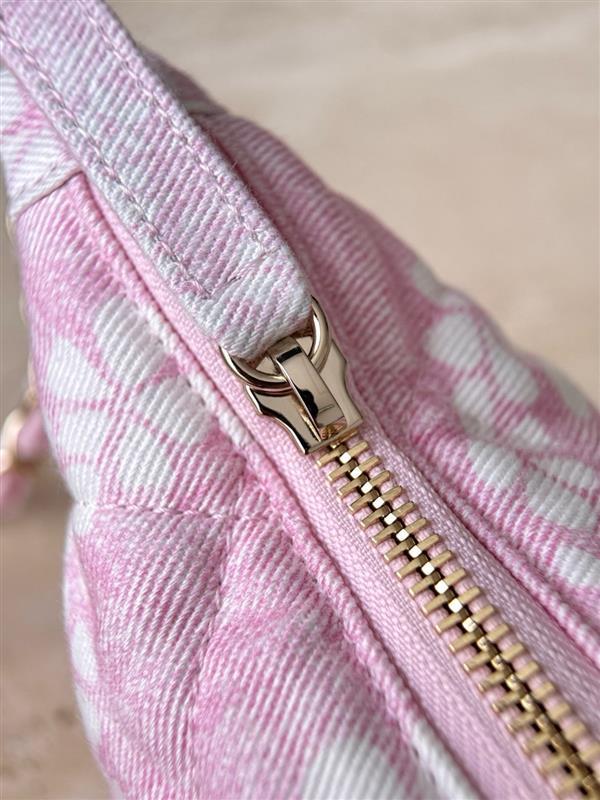 2026127214756282 800